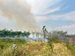 ลงพื้นที่ตรวจสอบเหตุเพลิงไหม้และร่วมสั่งการให้ระงับเหตุ