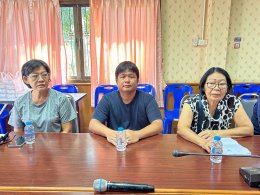 ร่วมยืนสงบนิ่งถวายอาลัยก่อนเริ่มประชุมจัดเตรียมงานประเพณียี่เป็ง ประจำปี พ.ศ. 2568