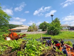 กิจกรรมจิตอาสาเดินหน้ากำจัดผักตบชวาและวัชพืชทางน้ำ ในลำน้ำแม่กวง (บริเวณ ด้านหลังโรงเรียนเฉลิมพระเกียรติ 48 พรรษา ในพระราชูปถัมภ์ฯ)