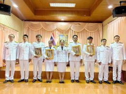 พิธีรับพระราชทานพระบรมฉายาลักษณ์พระบาทสมเด็จพระเจ้าอยู่หัวที่ฉายกับสมเด็จพระนางเจ้าฯ พระบรมราชินี ให้แก่ส่วนราชการสังกัดเทศบาลตำบลท่าเชียงทองและศูนย์พัฒนาเด็กเล็กเทศบาลตำบลท่าเชียงทอง