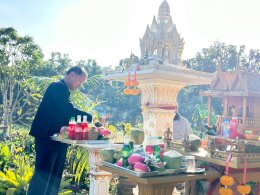 ร่วมพิธีไหว้สักการะสิ่งศักดิ์สิทธิ์