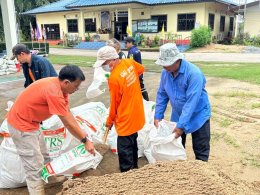  จัดกิจกรรมจิตอาสา โดยร่วมกันบรรจุกระสอบทราย เพื่อเตรียมความพร้อมป้องกันรับมือกับปัญหาเหตุอุทกภัยที่อาจจะเกิดขึ้นในเขตพื้นที่เทศบาลตำบลท่าเชียงทอง