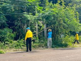 จัด"กิจกรรมปรับปรุงภูมิทัศน์ ตัดกิ่งไม้ที่บดบังทัศนะวิสัย จุดเสี่ยงอุบัติเหตุ ในเขตพื้นที่เทศบาลตำบลท่าเชียงทอง"
