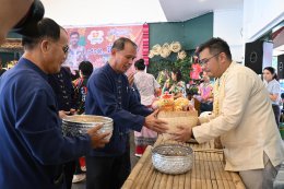 ร่วมรดน้ำดำหัวผู้บริหารส่วนจังหวัดลำพูน