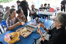 ส่งเสริมอาชีพการทำดอกไม้จันทร์และพวงหรีด หมู่ที่ 1 บ้านป่าซางน้อย