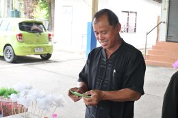 ส่งเสริมอาชีพการทำดอกไม้จันทร์และพวงหรีด หมู่ที่ 1 บ้านป่าซางน้อย