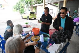 ส่งเสริมอาชีพการทำดอกไม้จันทร์และพวงหรีด หมู่ที่ 1 บ้านป่าซางน้อย