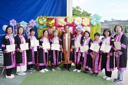 พิธีมอบใบประกาศนียบัตรแก่ผู้สำเร็จการศึกษา นักเรียนโรงเรียนผู้สูงอายุเทศบาลตำบลท่าเชียงทอง