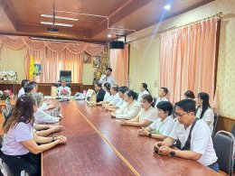 อวยพรและมอบของที่ระลึกให้ ว่าที่ร.ต.ภูวิวรรธน์ วนาศิริวรโชติ
