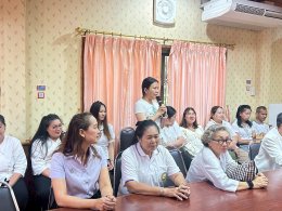 อวยพรและมอบของที่ระลึกให้ ว่าที่ร.ต.ภูวิวรรธน์ วนาศิริวรโชติ