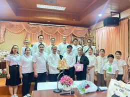 อวยพรและมอบของที่ระลึกให้ ว่าที่ร.ต.ภูวิวรรธน์ วนาศิริวรโชติ