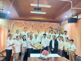 อวยพรและมอบของที่ระลึกให้ ว่าที่ร.ต.ภูวิวรรธน์ วนาศิริวรโชติ