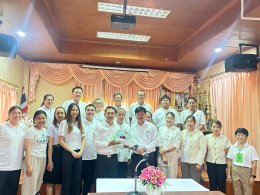 อวยพรและมอบของที่ระลึกให้ ว่าที่ร.ต.ภูวิวรรธน์ วนาศิริวรโชติ