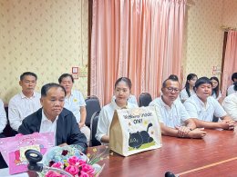 อวยพรและมอบของที่ระลึกให้ ว่าที่ร.ต.ภูวิวรรธน์ วนาศิริวรโชติ
