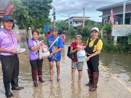 ลงพื้นที่มอบถุงยังชีพช่วยเหลือผู้ประสบอุทกภัยและให้กำลังใจผู้ประสบภัยในเขตพื้นที่