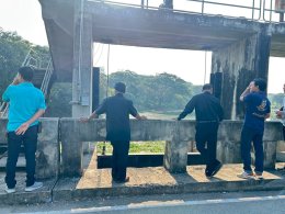  ลงพื้นที่สำรวจประตูกั้นน้ำฝายสบทาที่ชำรุด 