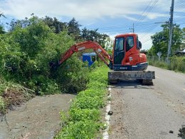 ลงพื้นที่ตรวจเยี่ยมโครงการขุดลอกลำเหมืองและรางระบายน้ำภายในหมู่บ้าน หมู่ที่ 2