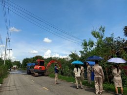 ลงพื้นที่ตรวจเยี่ยมโครงการขุดลอกลำเหมืองและรางระบายน้ำภายในหมู่บ้าน หมู่ที่ 2