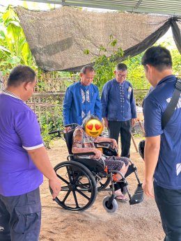 ลงพื้นที่มอบรถเข็นนั่งคนพิการ (Wheel Chair) จำนวน 9 คัน แก่ประชาชนในเขตพื้นที่เทศบาลตำบลท่าเชียงทอง