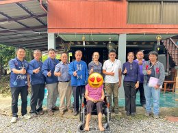 ลงพื้นที่มอบรถเข็นนั่งคนพิการ (Wheel Chair) จำนวน 9 คัน แก่ประชาชนในเขตพื้นที่เทศบาลตำบลท่าเชียงทอง