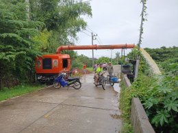 เร่งดำเนินการสูบน้ำที่รอการระบายในเขตพื้นที่ เนื่องจากปริมาณน้ำฝนที่ตกค้างคืนเพื่อป้องกันไม่ให้น้ำท่วมเข้าสู่บ้านเรือนของประชาชน