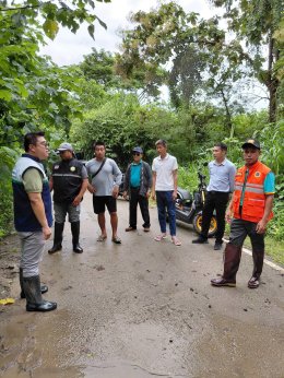 ร่วมให้การต้อนรับผู้ว่าราชการจังหวัดลำพูนในการลงพื้นที่ติดตามสถานการณ์น้ำทาเอ่อล้นตลิ่ง และช่วยกันนำกระสอบทรายปิดเพิ่มเติมเพื่อป้องกันน้ำทาล้นตลิ่งบริเวณสะพานท่ากู่ สะพานหลังกาดป่าซาง