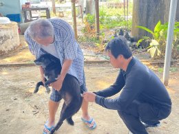  ออกให้บริการฉีดวัคซีนป้องกันโรคพิษสุนัขบ้าให้แก่สุนัขและแมว