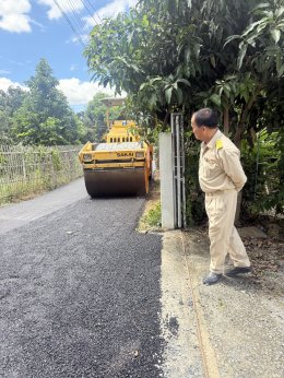 ลงพื้นที่ตรวจติดตามโครงการเทถนนแอสฟัลติกส์ หมู่ที่ 4 บ้านสันมะโก ซอย 6