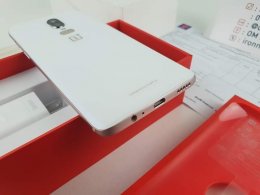 ขาย/แลก Oneplus 6 8/128 White ศูนย์ไทย สภาพสวยมาก แท้ ครบยกกล่อง ประกันศูนย์ยาวเพียง 11,900 บาท