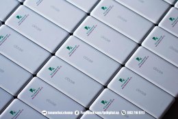 สกรีนโลโก้ลงบน powerbank ลาย R.X. Company Ltd. เนื้อวัสดุเป็นพลาสติกสีขาว