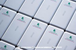 สกรีนโลโก้ลงบน powerbank ลาย R.X. Company Ltd. เนื้อวัสดุเป็นพลาสติกสีขาว