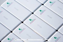 สกรีนโลโก้ลงบน powerbank ลาย R.X. Company Ltd. เนื้อวัสดุเป็นพลาสติกสีขาว