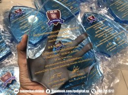 สกรีนโลโก้ลงบนโล่อะคริลิค สีฟ้าใส ลาย กต.ตร. สภ.หนองปรือ