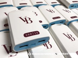 สกรีนโลโก้บนบน Power Bank ลาย VB , Lactasoy วัสดุเป็นพาวเวอร์แบงค์พลาสติกสีขาว ก้นฟ้า