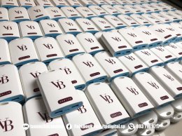 สกรีนโลโก้บนบน Power Bank ลาย VB , Lactasoy วัสดุเป็นพาวเวอร์แบงค์พลาสติกสีขาว ก้นฟ้า