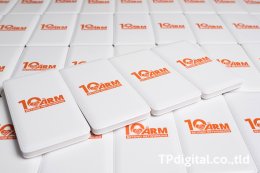 สกรีนโลโก้ลงบน power bank ลาย 10th ARM Beyond networking 