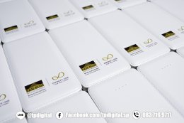 งานสกรีนโลโก้ลงบน Power Bank สกรีนลายตามตำแหน่งที่ต้องการ พิมพ์ด้วยหมึก uv ด้วนระบบสี C M Y K W Cr Primer