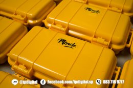 สกรีนกล่องพลาสติก สกรีนโลโก้ลงบนกล่องพลาสติกสีเหลือง ลาย Misacle