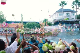 ประเพณีรับบัว (โยนบัว) ณ บางพลี จ.สมุทปราการ