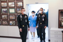 ปลัดกระทรวงกลาโหม และคณะเข้าเยี่ยมเยียนมอบเงินบำรุงขวัญแก่ทหารผ่านศึก เนื่องในวันคล้ายวันสถาปนากระทรวงกลาโหม ครบ ๑๓๖ ปี 