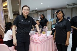 แพทย์หญิงจิตติมา ปรีชา ผู้อำนวยการโรงพยาบาลทหารผ่านศึก พร้อมด้วยคณะผู้บริหารโรงพยาบาลทหารผ่านศึก ได้จัดเลี้ยงอาหารกลางวัน และมอบของขวัญให้แก่พนักงานของโรงพยาบาลทหารผ่านศึก