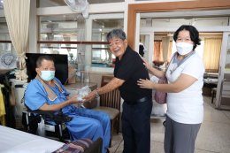 คุณพิชญ์ณกสิณา เลิศเบญจาพิทักษ์ พร้อมครอบครัว ในโอกาสเข้าเยี่ยมบำรุงขวัญพร้อมมอบอาหาร