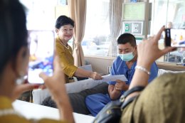 สมาคมสตรีอาสาสมัครรักษาดินแดนจังหวัดสมุทรปราการ และคณะ เยี่ยมมอบเงินบำรุงขวัญ 