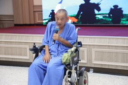 คุณสุชาติ ชวางกูร พร้อมด้วยศิลปิน นักแสดง "กลุ่มสร้างพลเมืองคุณภาพ" จัดกิจกรรมบำรุงขวัญ เลี้ยงอาหารเย็น และแสดงดนตรี แก่ผู้ป่วยทหารผ่านศึก