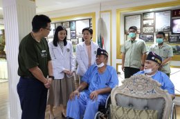 พลเอก เดชนิธิศ เหลืองงามขำ ผู้อำนวยการองค์การสงเคราะห์ทหารผ่านศึก ให้การต้อนรับ คุณปิยะ ซอโสตถิกุล กรรมการบริหาร จาก บริษัท นันยางมาร์เก็ตติ้ง จำกัด มอบเงิน จำนวน 1,000,000 บาท ให้กับโรงพยาบาลทหารผ่านศึก 