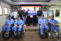 พลเอก เดชนิธิศ เหลืองงามขำ ผู้อำนวยการองค์การสงเคราะห์ทหารผ่านศึก ให้การต้อนรับ คุณปิยะ ซอโสตถิกุล กรรมการบริหาร จาก บริษัท นันยางมาร์เก็ตติ้ง จำกัด มอบเงิน จำนวน 1,000,000 บาท ให้กับโรงพยาบาลทหารผ่านศึก 