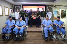 พลเอก เดชนิธิศ เหลืองงามขำ ผู้อำนวยการองค์การสงเคราะห์ทหารผ่านศึก ให้การต้อนรับ คุณปิยะ ซอโสตถิกุล กรรมการบริหาร จาก บริษัท นันยางมาร์เก็ตติ้ง จำกัด มอบเงิน จำนวน 1,000,000 บาท ให้กับโรงพยาบาลทหารผ่านศึก 