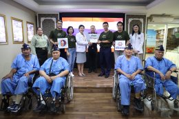 พลเอก เดชนิธิศ เหลืองงามขำ ผู้อำนวยการองค์การสงเคราะห์ทหารผ่านศึก ให้การต้อนรับ คุณปิยะ ซอโสตถิกุล กรรมการบริหาร จาก บริษัท นันยางมาร์เก็ตติ้ง จำกัด มอบเงิน จำนวน 1,000,000 บาท ให้กับโรงพยาบาลทหารผ่านศึก 