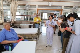 คุณนภพรรณ จงเลิศจรรยา และครอบครัว เยี่ยมบำรุงขวัญทหารผ่านศึกที่พักรักษาตัว ณ รพ.ผศ.