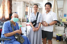 คุณนภพรรณ จงเลิศจรรยา และครอบครัว เยี่ยมบำรุงขวัญทหารผ่านศึกที่พักรักษาตัว ณ รพ.ผศ.